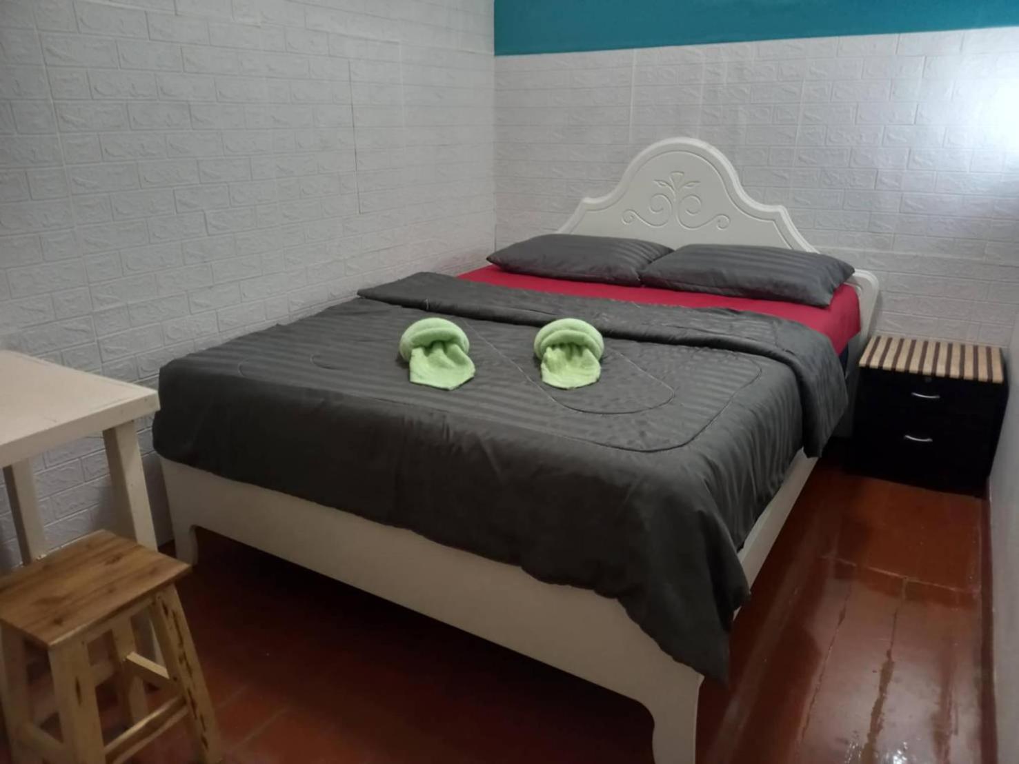 Sleepwith Me Hostel バンコク都 エクステリア 写真