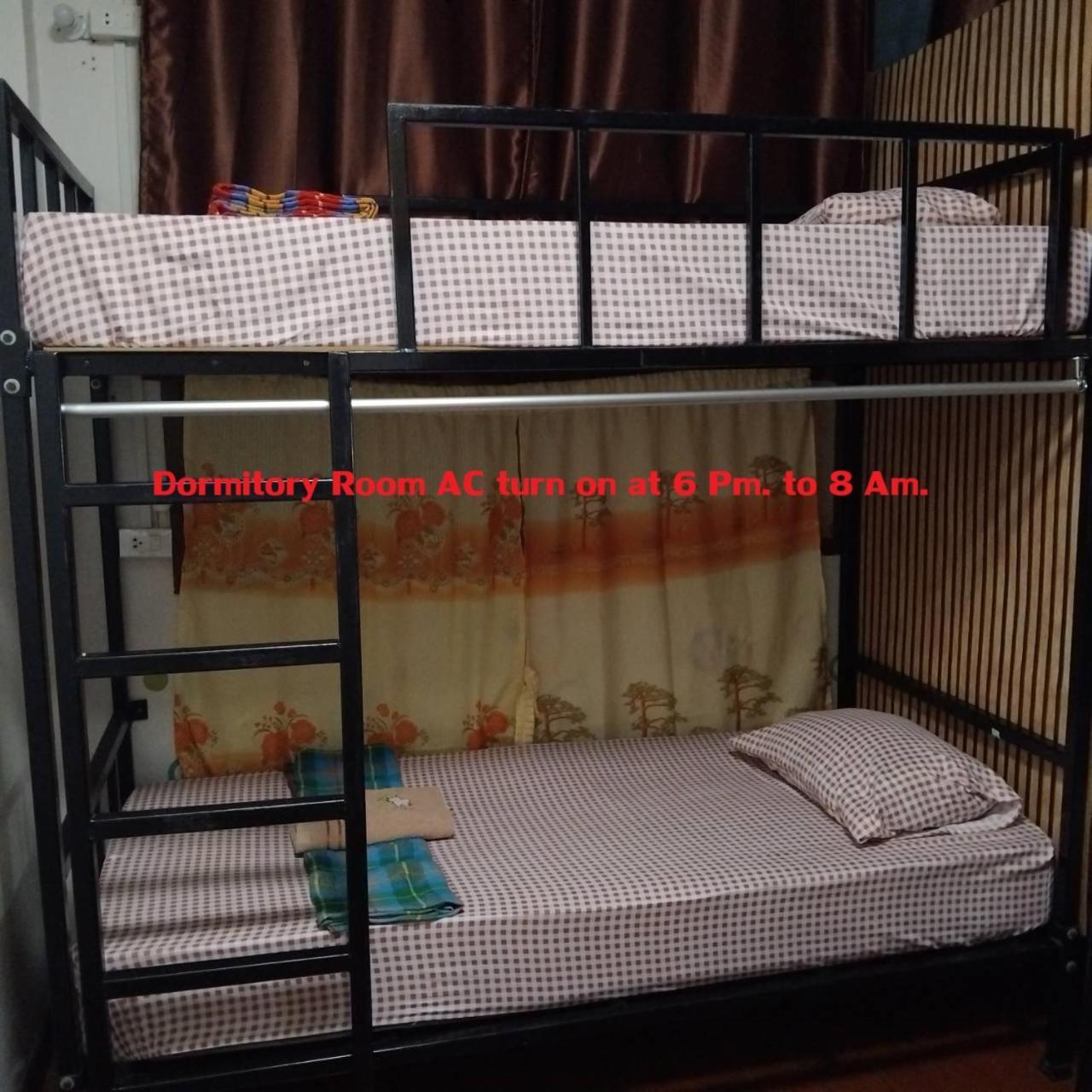 Sleepwith Me Hostel バンコク都 エクステリア 写真