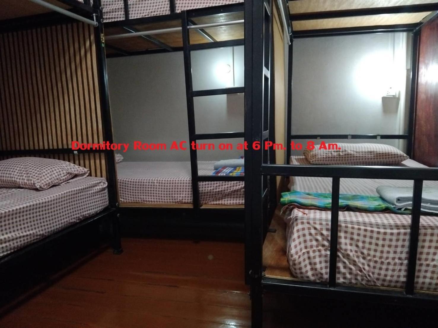 Sleepwith Me Hostel バンコク都 エクステリア 写真